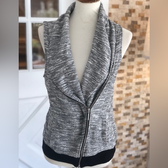 Lightweight vest - Picture 3 of 10